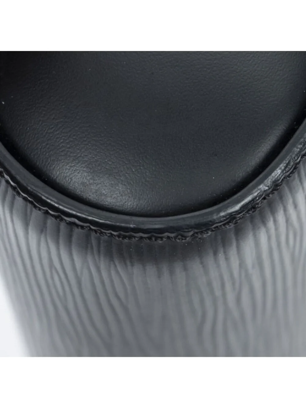 Louis Vuitton Souflo Pouch Black - Picture 8 of 10